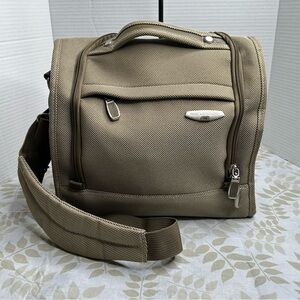 World Bound Worldbound Travel Bag Case Compact Many Pockets Shoulder Hand Straps